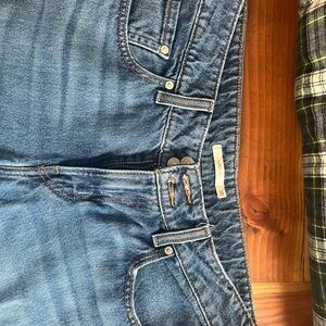 Levi's High-Rise Women's Jeans in Medium Blue Wash